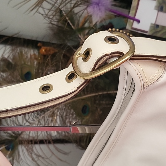 Coach 2008 Winter White Shoulder Bag - Picture 6 of 16